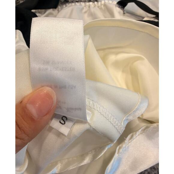 Enduring Kairos White Bisous top size Small - Picture 7 of 9